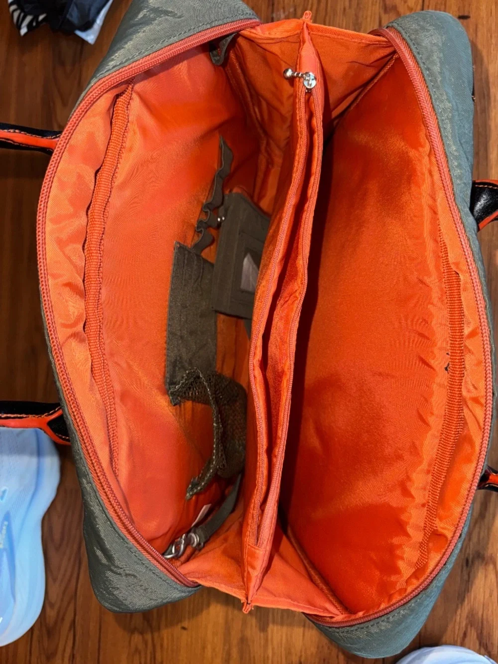 Baggallini computer tote. Like new.